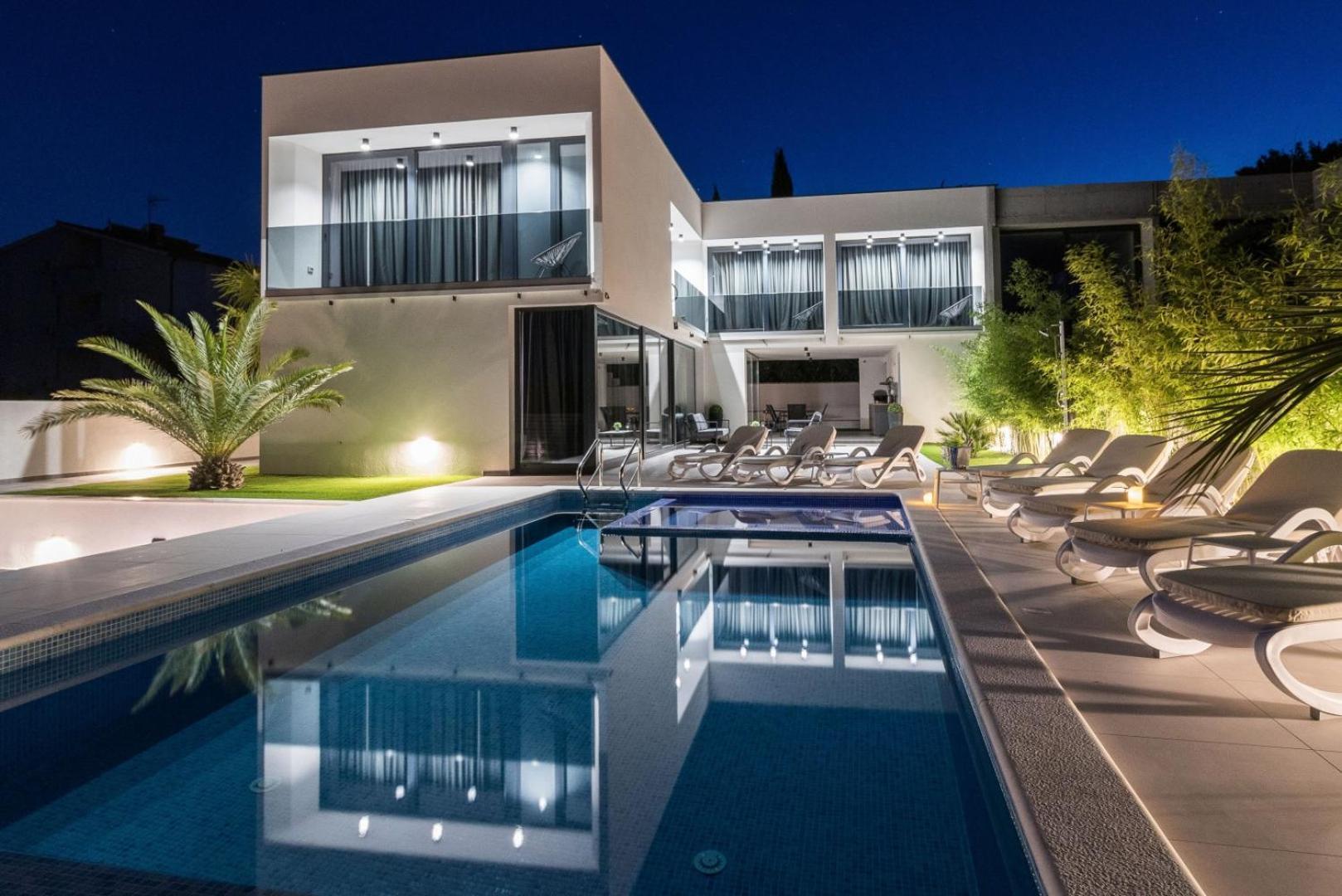 Villa Miaa Newly Built Modern Villa In Medulin For 9 People With Heated Swimming Pool & Jacuzzi エクステリア 写真